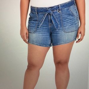 Torrid denim shorts size 22 NWT